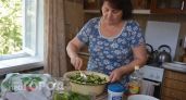 Хожу выпрашиваю у друзей и родственников оугрцы-переростки для этого обалденного салата в банках на зиму: простейший рецепт