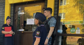 Приставы опечатали павильон общепита в Сормово после выявления нелегальных работников