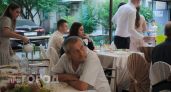 Сын зарабатывает 350 тысяч, а отец всю жизнь у станка: почему пропасть в доходах убивает близость в семье