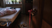 Бабушка посоветовала перевязать ручку двери красной нитью: магия не сработала, зато я наконец проверила настоящую защиту квартиры
