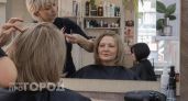 Забудьте про короткие стрижки: как выглядеть моложе на десять лет с помощью правильной формы волос
