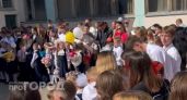 Учителя ликуют, школьники негодуют: Минпросвещения вводит тотальный запрет с 1 сентября