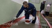 Для чего в подъездах панельных домов ступени окрашивают по краям, а середину оставляют серой