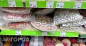Скупаю в Fix Price "облачные" подушки, но спать на них не собираюсь: показываю, какой декор для спальни из них получается