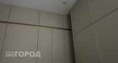 Открытые полки захламляют кухню: стильная замена, где все помещается и ничего не давит на интерьер