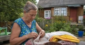 Советские покрывала вместо пластиковых панелей: как собрать мягкую стену для веранды из хлопковой ветоши