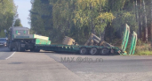 Экскаватор рухнул в кювет при повороте на Южном шоссе в Сарове