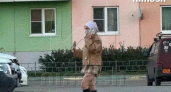 Полицейские поймали нижегородку, которая держала в страхе весь подъезд: ходила по улице с ножом и в балаклаве 