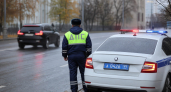 В Нижнем Новгороде свадебный кортеж на «геликах» перекрыл проезд служебной «газели»