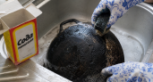 Нашатырь больше не нужен: этот раствор снимает вековой нагар со сковороды