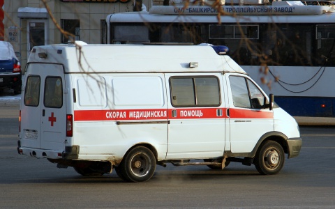 14-летняя нижегородка умерла в карете скорой, пока ее везли на операцию