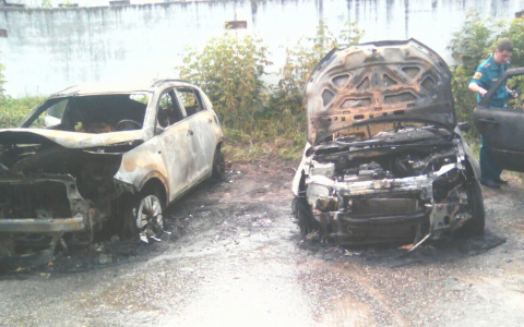 Четыре автомобиля сгорели на парковке в Заволжье (ФОТО)