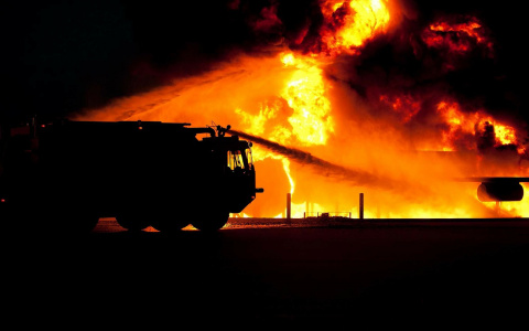 Крупный пожар уничтожил массив сараев в Автозаводском районе
