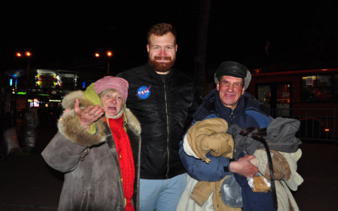 Нижегородец помогает бездомным людям одеждой и горячей едой