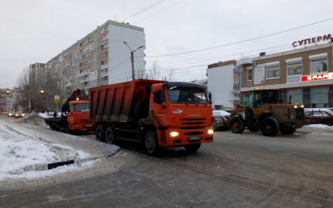 Почти 600 единиц техники вышли на борьбу со снегом в Нижнем Новгороде