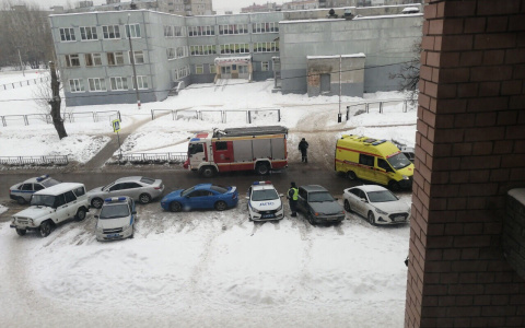 Появились первые фото и видео с места стрельбы около школы № 121 в Нижнем Новгороде