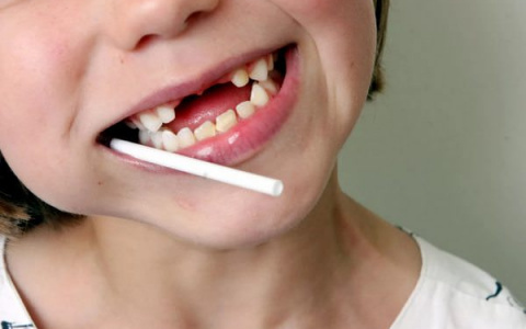 Стоматологи напоминают: в Новый год страдает не только фигура, но и зубы