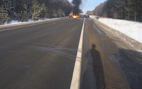 Страшная авария на арзамасской трассе: один автомобиль сгорел, второй улетел в кювет (ФОТО, ВИДЕО)