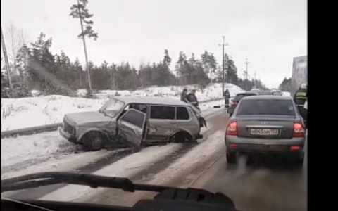 Помощь спасателей потребовалась жительнице Дзержинска, которая попала в ДТП (ВИДЕО)