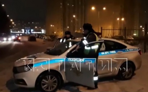 Пьяная сотрудница Минюста без прав на своей иномарке устроила погром в коттеджном поселке (ВИДЕО)