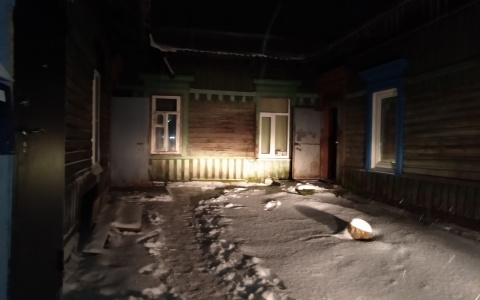 Тело убитого мужчины четыре дня пролежал в тамбуре жилого дома