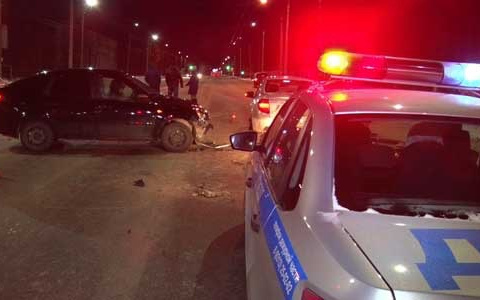 Две «Лады» столкнулись на перекрестке улиц Гайдара и Бутлерова в Дзержинске (ФОТО)