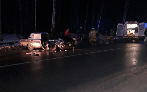 Три человека пострадали при столкновении двух легковушек в Краснобаковском районе