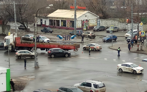 80-летнюю нижегородку насмерть сбил грузовик в Автозаводском районе (ФОТО)