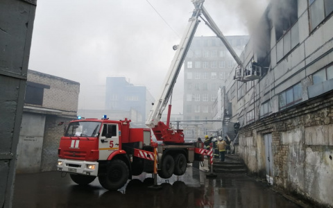 Цех по производству полиэтиленовых мешков на заводе имени Попова сгорел в Нижнем Новгороде