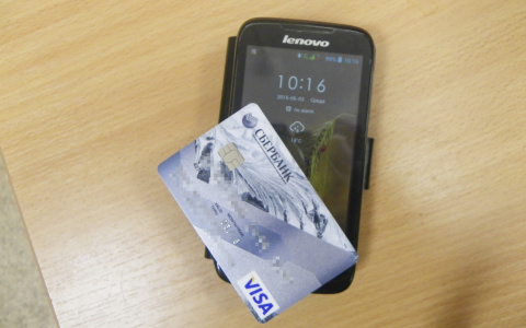 Нижегородка оплатила покупки найденной на улице банковской картой