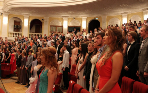 Вручение аттестата, гулянья: как закончат школу нижегородские выпускники