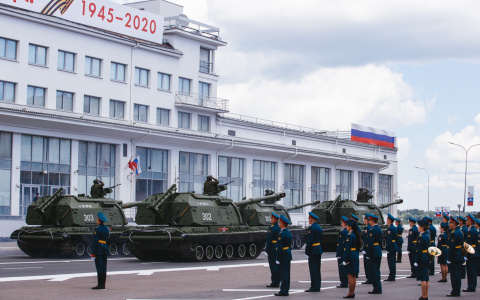 Как в Нижнем Новгороде прошел Марш Победы: авиашоу, военная техника и пешие расчеты (ФОТО)
