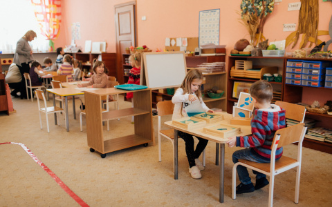 В России могут ввести выплату для семей за отказ от места в детском саду