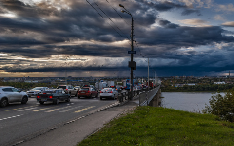 В Нижнем человек упал с Мызинского моста: водолазы искали тело целый день