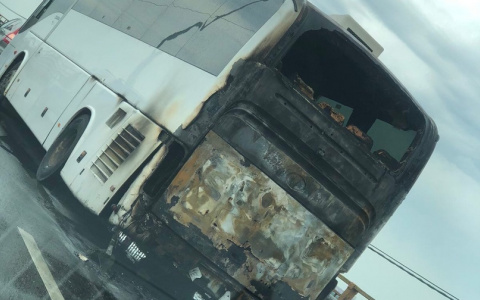 Рейсовый автобус, направлявшийся в Нижний Новгород, загорелся на Борском мосту (ВИДЕО)