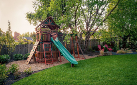 Стало известно, чего чаще всего не хватает на территории частного дома