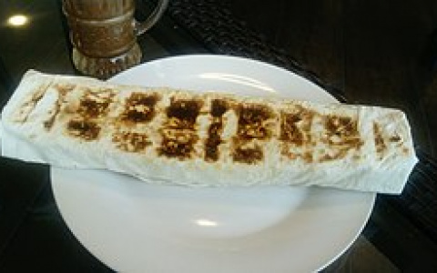 «Слава заслуженная»: Глеб Никитин оценил шаурму на Средном во время прогулки