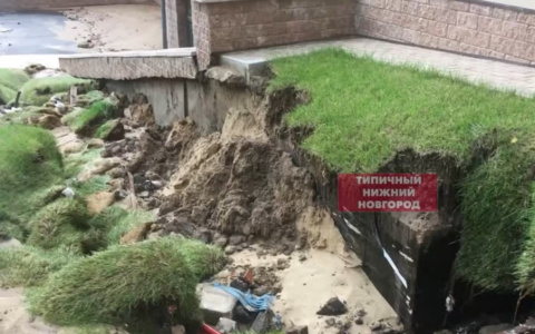 Названа причина провала грунта около новостройки на Сергиевской в Нижнем Новгороде