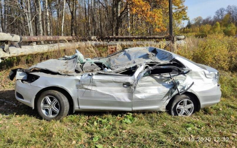 Пьяный водитель автокрана протаранил иномарку: пострадали мужчина и ребенок (ФОТО)