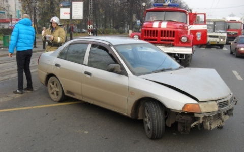 Мужчина погиб в ДТП, выезжая из двора в Ленинском районе