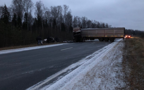 Две фуры лоб в лоб столкнулись в Балахнинском районе: есть погибший и раненный