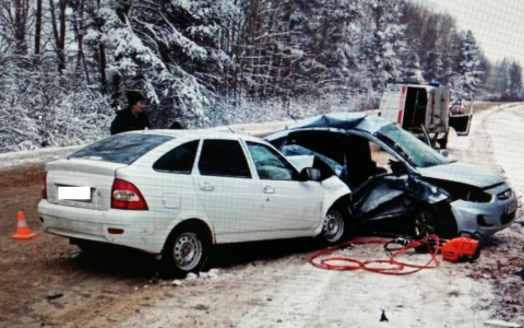 Два человека пострадали и один погиб в лобовом ДТП в Уренском районе