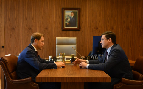 Денис Мантуров и Глеб Никитин обсудили реализацию в регионе нацпроектов