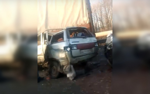 ДТП с тремя легковыми и фурой произошло в районе Кстово