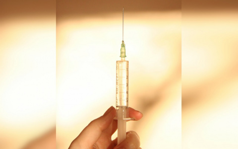 Минздрав планирует привить от коронавируса 60% взрослых россиян