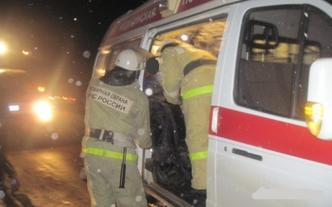 В Воротынском районе столкнулись две легковушки: один человек погиб, пятеро — ранены