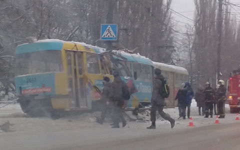 В Нижнем Новгороде трамвай разорвало "пополам" (ФОТО)