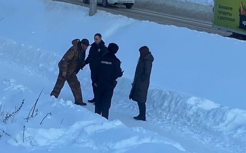 Мужчина открыл стрельбу по школьницам на Автозаводе