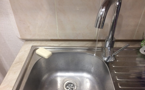 Жители 7 улиц в Балахне вторые сутки ждут подачи холодной воды