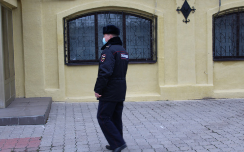 Нижегородский полицейский попал под суд за вымогательство взятки